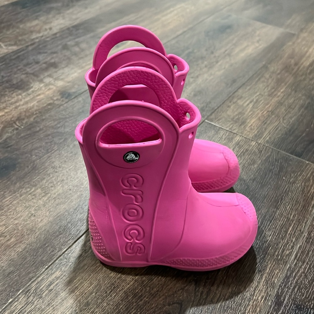Toddler Kids Pink Croc Rain boots Size 9. Great condition!